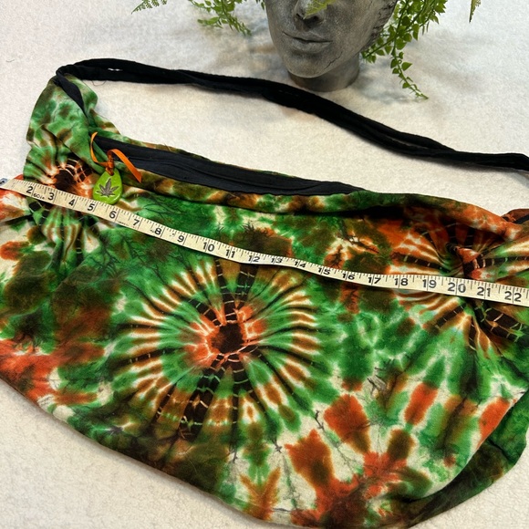 Tie Dye Duffle w/ Zipper Charm 🌱 - Picture 3 of 4